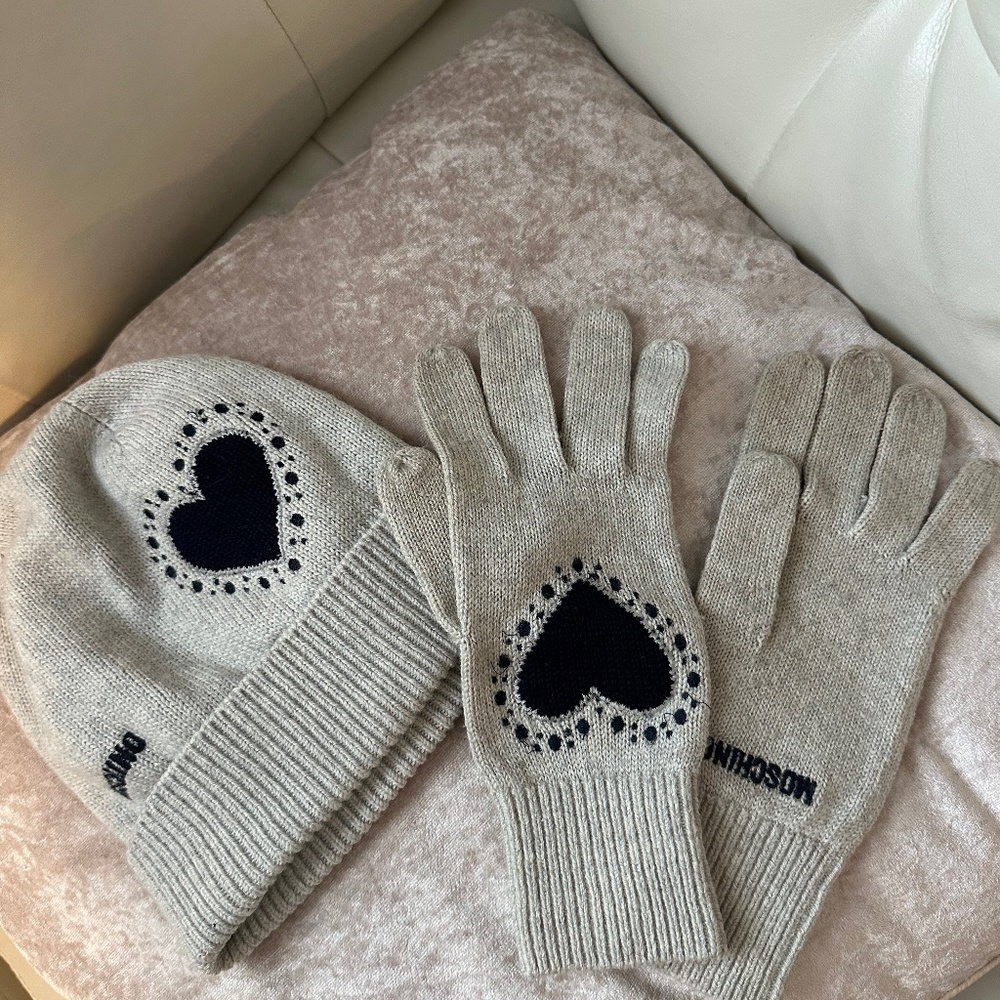Moschino cheap and chic hat + gloves